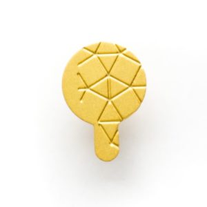earring empreinte II matte gold finish detail
